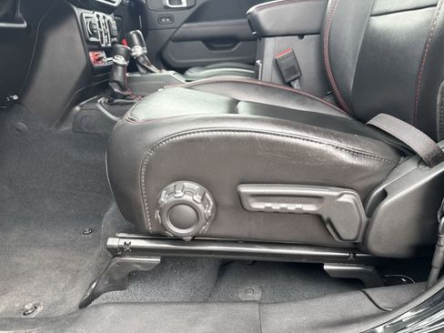 Used 2022 Jeep Wrangler Unlimited Rubicon w/ Xtreme Recon 35" Tire Package AWD/4WD image 19