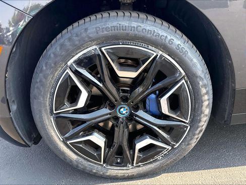 Used 2024 BMW iX xDrive50 w/ Sport Package AWD/4WD image 33