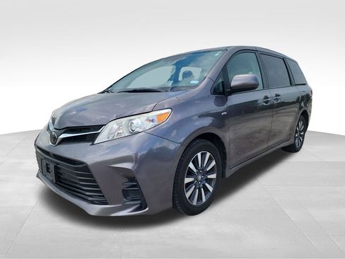 Used 2019 Toyota Sienna LE AWD/4WD image 4