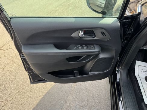 Used 2025 Chrysler Pacifica Select FWD image 7