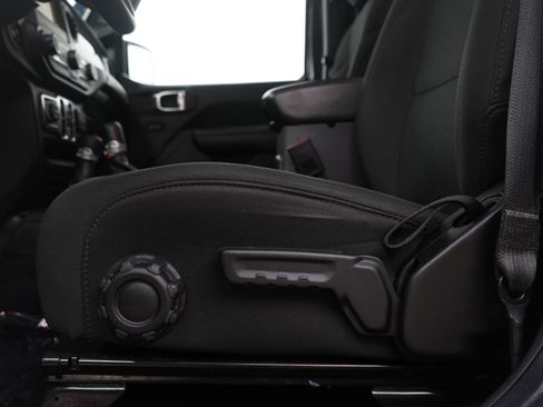 Used 2022 Jeep Wrangler Unlimited Sport image 22