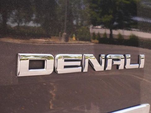 Used 2018 GMC Yukon Denali RWD image 12