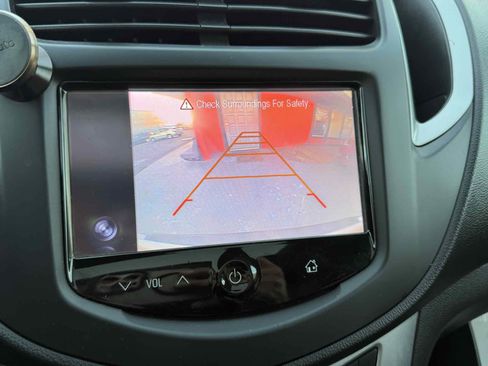 Used 2015 Chevrolet Trax LT w/ LT Sun and Sound Package image 98