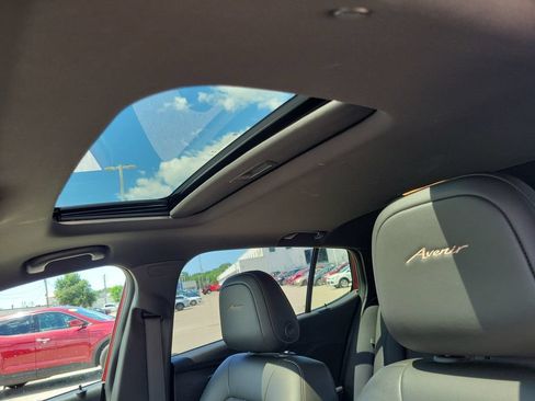 Certified 2025 Buick Envista Avenir FWD image 31
