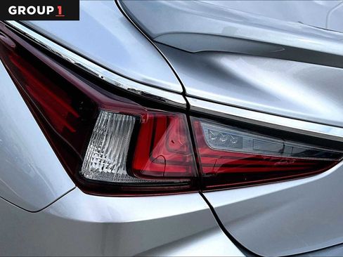 Used 2025 Lexus ES 300h w/ Premium Package image 25