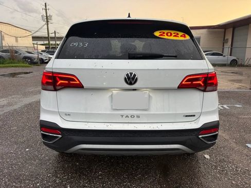 Used 2024 Volkswagen Taos SE AWD/4WD image 4