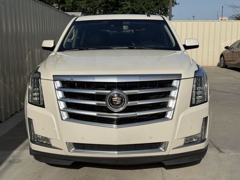 Used 2015 Cadillac Escalade ESV Premium AWD/4WD image 2