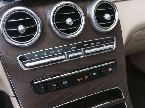 Used 2020 Mercedes-Benz GLC 300 image 22