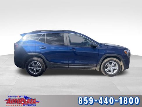 Used 2022 GMC Terrain SLE w/ Driver Convenience Package FWD image 4
