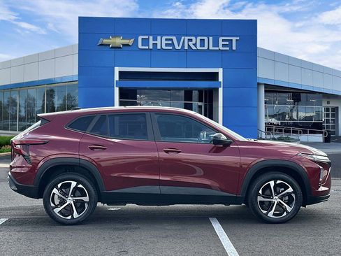 Certified 2024 Chevrolet Trax RS w/ Driver Confidence Package FWD image 5