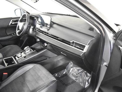 Used 2024 Mitsubishi Outlander SE image 39