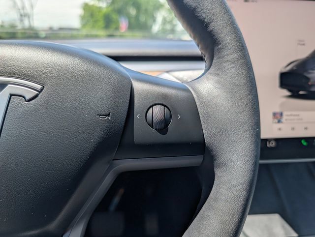 Used 2023 Tesla Model Y Long Range AWD/4WD image 21