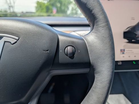 Used 2023 Tesla Model Y Long Range AWD/4WD image 21