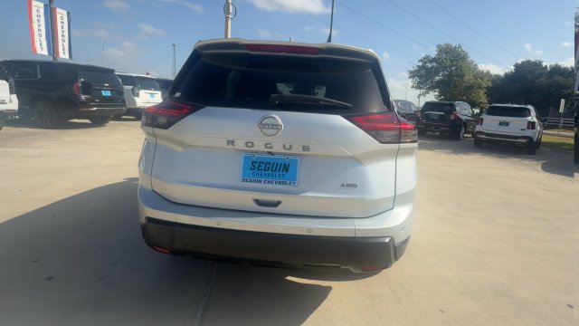 Used 2025 Nissan Rogue SV AWD/4WD image 7