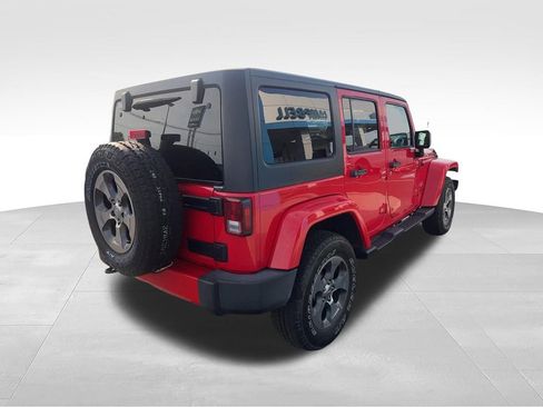Used 2018 Jeep Wrangler Unlimited Sahara w/ Connectivity Group AWD/4WD image 38