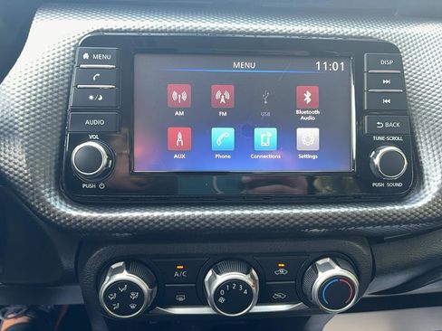 Used 2020 Nissan Kicks S image 25