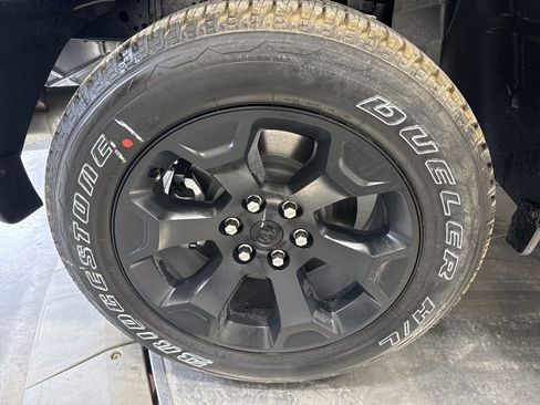 New 2026 RAM 1500 Express AWD/4WD image 9