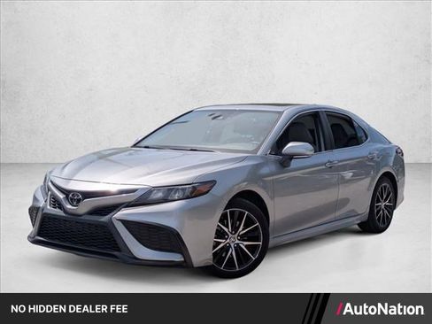 Used 2022 Toyota Camry SE w/ Convenience Package FWD image 1