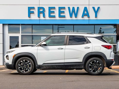 Used 2023 Chevrolet TrailBlazer LT w/ Convenience Package image 2