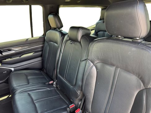 Used 2022 Jeep Wagoneer Series II RWD image 18