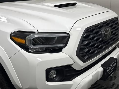 Used 2023 Toyota Tacoma TRD Sport w/ Technology Package AWD/4WD image 12