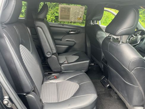 Used 2025 Toyota Highlander XSE AWD/4WD image 25