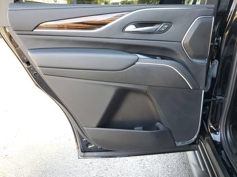 Used 2023 Cadillac Escalade Luxury image 12