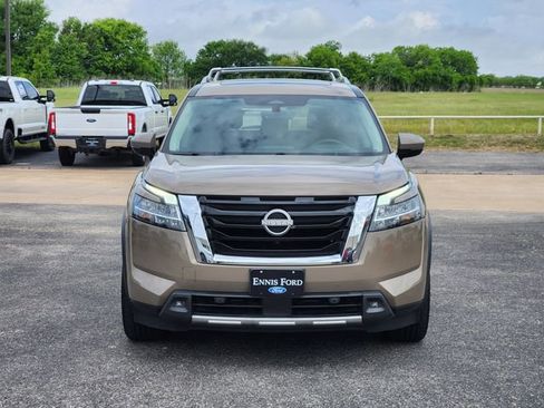Used 2023 Nissan Pathfinder Platinum w/ Cargo Package AWD/4WD image 2