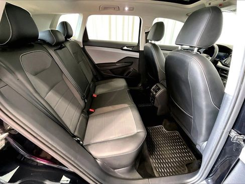 Used 2022 Volkswagen Taos SE w/ Panoramic Sunroof Package image 20