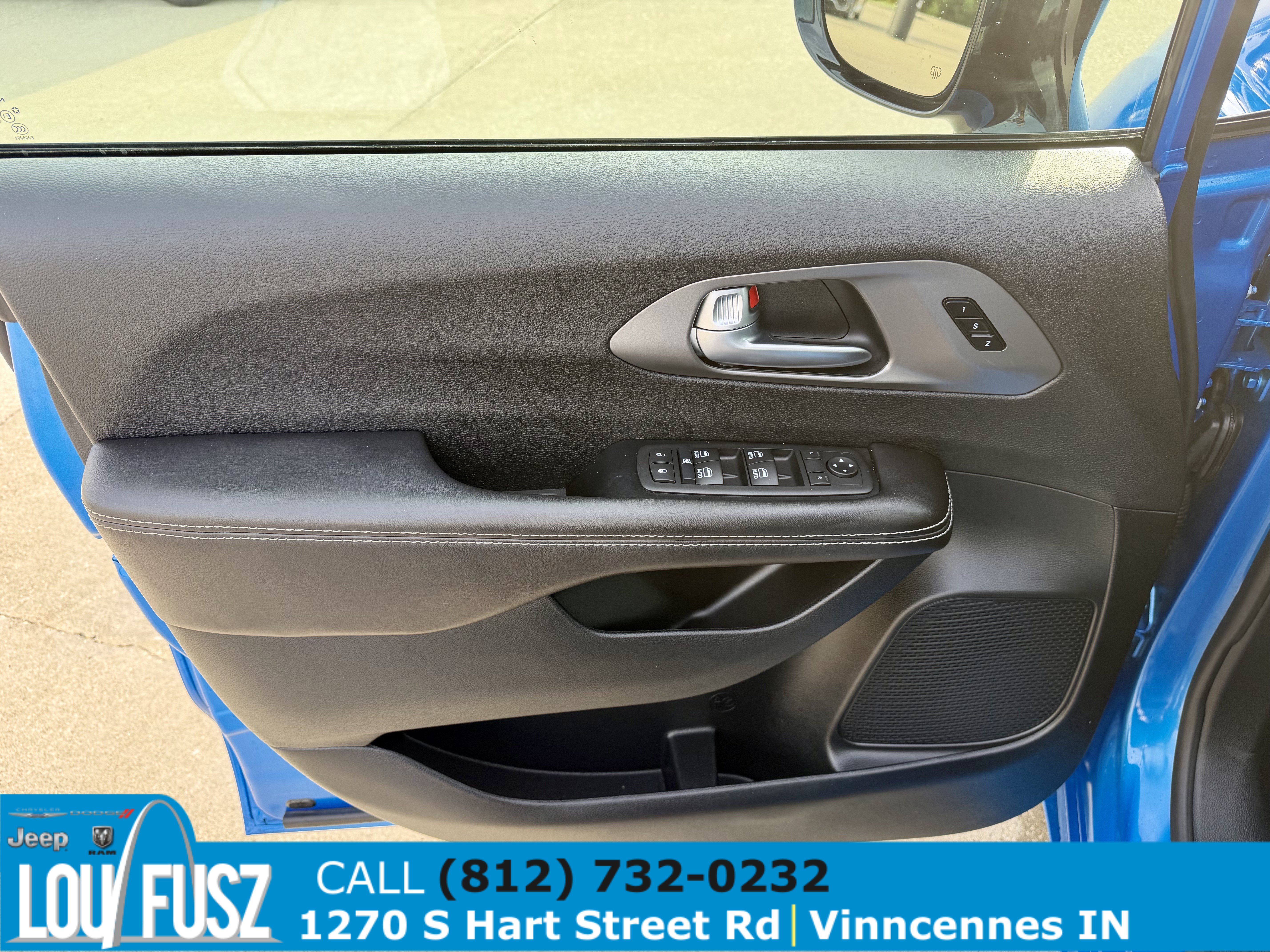Used 2026 Chrysler Pacifica Select w/ S Appearance Package FWD image 9