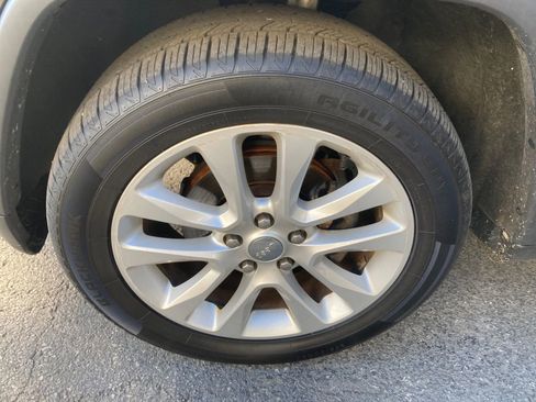 Used 2017 Jeep Grand Cherokee Limited image 31