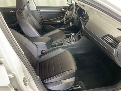 Certified 2023 Volkswagen Jetta SE w/ Panoramic Sunroof Package FWD image 3