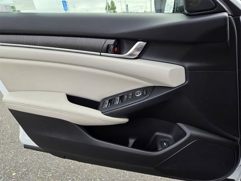Used 2021 Honda Accord EX image 17