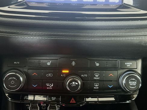 Used 2023 Dodge Durango SXT image 24