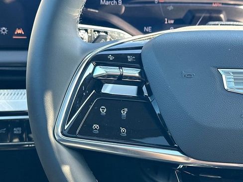 New 2026 Cadillac Optiq Luxury 1 image 7