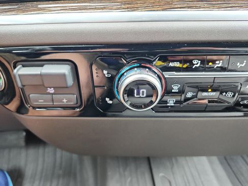 Certified 2025 GMC Sierra 1500 SLE image 20