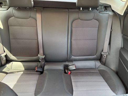 Used 2025 Chevrolet Trax LT FWD image 37