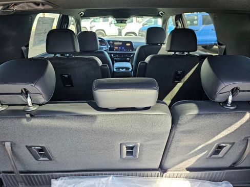 New 2026 Chevrolet Traverse LT w/ Enhanced Driving Package FWD image 17