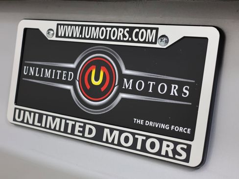 Used 2024 Chrysler Pacifica Touring-L image 19