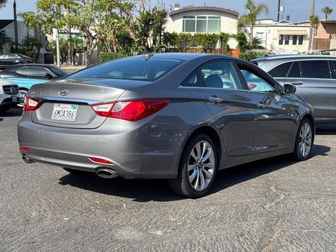 Used 2011 Hyundai Sonata SE w/ Navigation & Sunroof Pkg 4 FWD image 8