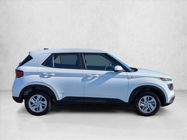 New 2026 Hyundai Venue SE FWD image 4