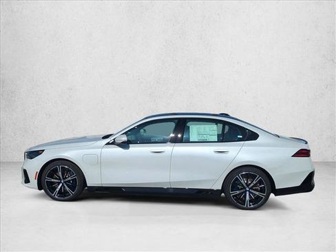 New 2027 BMW 550e xDrive AWD/4WD image 5