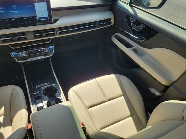 Used 2025 Lincoln Corsair FWD image 15