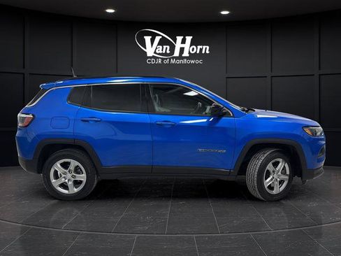 Used 2023 Jeep Compass Latitude image 3