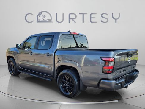 Used 2023 Nissan Frontier SV w/ Midnight Edition Package RWD image 5