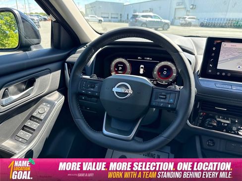 Used 2026 Nissan Rogue SL AWD/4WD image 15