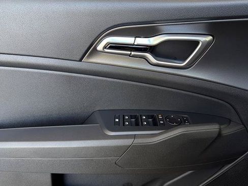 New 2026 Kia Sportage LX FWD image 11