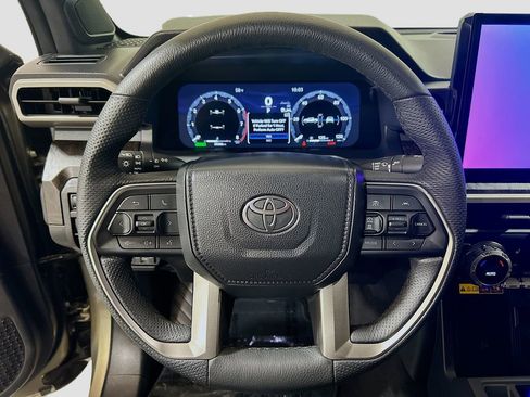 Used 2025 Toyota Tacoma Limited AWD/4WD image 9