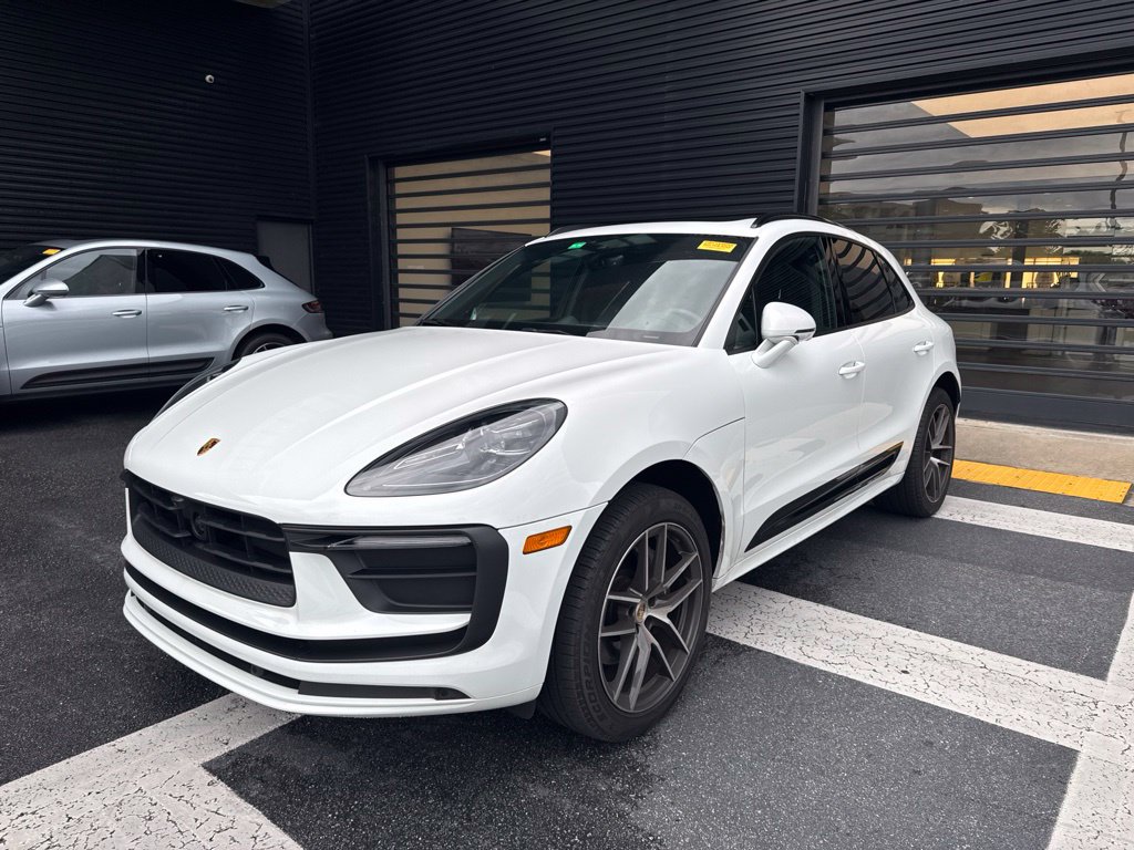 Certified 2024 Porsche Macan AWD/4WD image 1