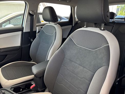 Used 2025 Volkswagen Taos SE image 36